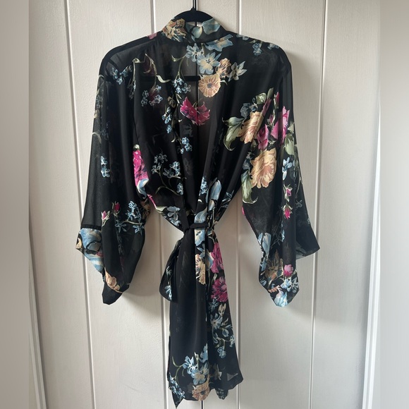 Rachel Zoe Kimono. One size fits all. - Picture 2 of 5